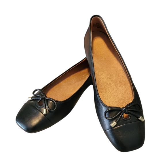 Vionic Black Leather Loafers with Bow Accent - Picture 8 of 9